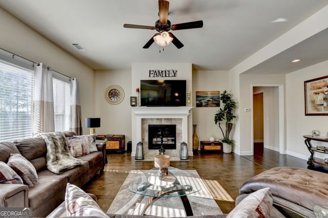 530 Thomas Drive, Loganville, GA 30052