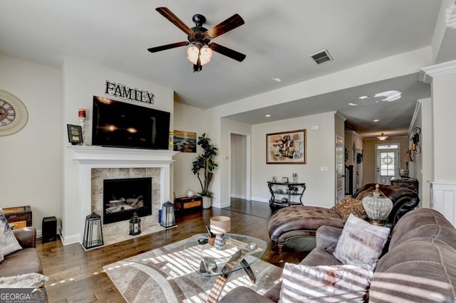 530 Thomas Drive, Loganville, GA 30052