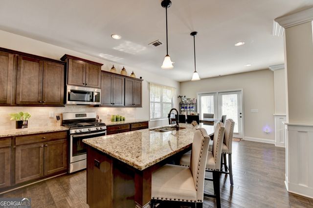 530 Thomas Drive, Loganville, GA 30052