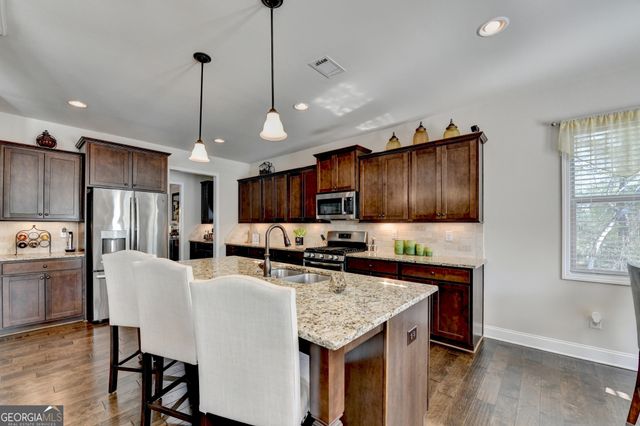 530 Thomas Drive, Loganville, GA 30052
