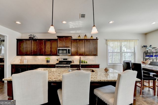 530 Thomas Drive, Loganville, GA 30052