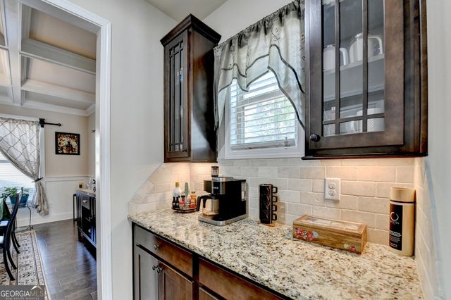 530 Thomas Drive, Loganville, GA 30052