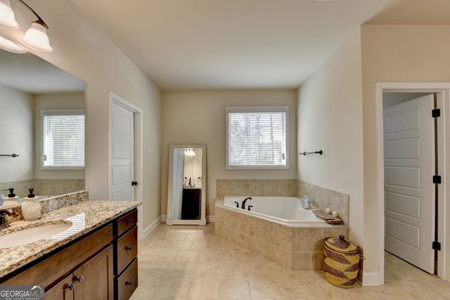530 Thomas Drive, Loganville, GA 30052