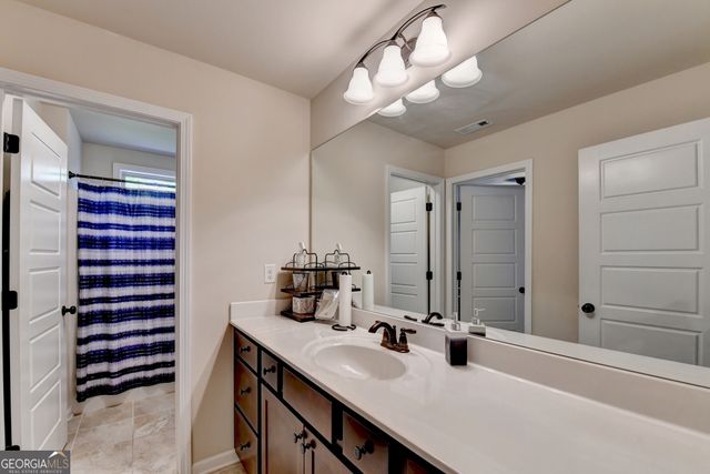 530 Thomas Drive, Loganville, GA 30052