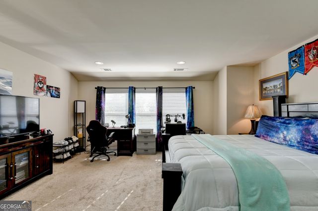 530 Thomas Drive, Loganville, GA 30052