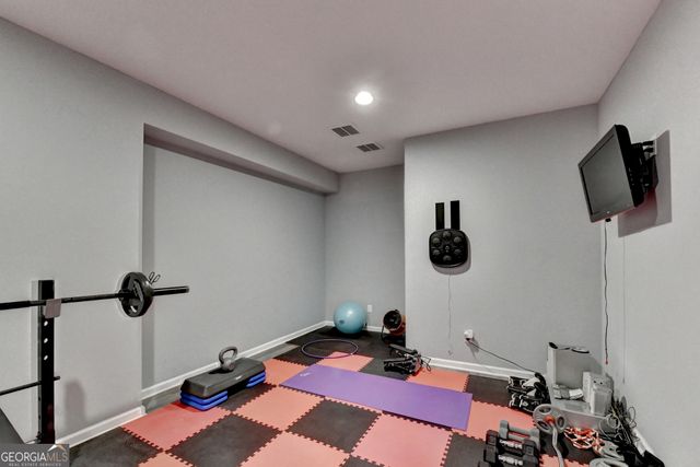 530 Thomas Drive, Loganville, GA 30052