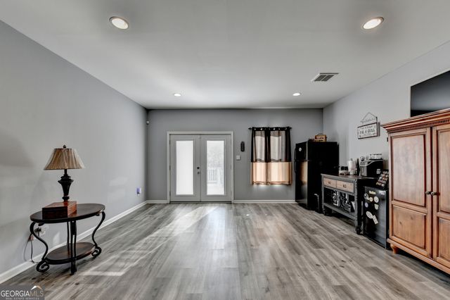 530 Thomas Drive, Loganville, GA 30052