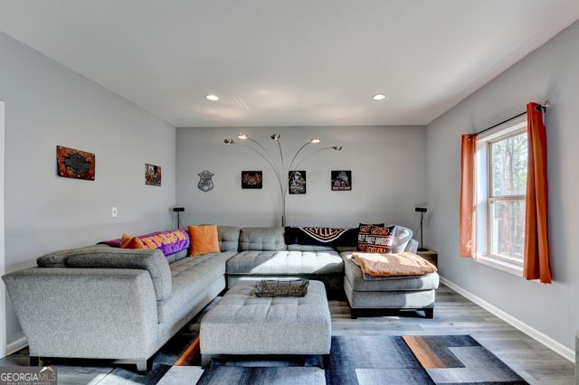 530 Thomas Drive, Loganville, GA 30052