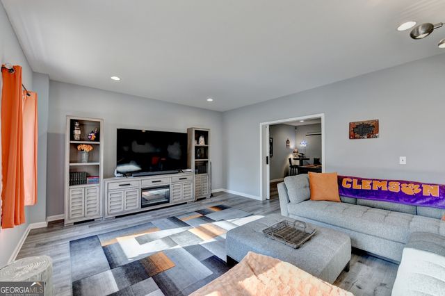 530 Thomas Drive, Loganville, GA 30052