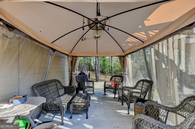 530 Thomas Drive, Loganville, GA 30052