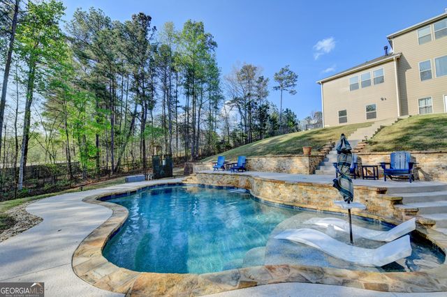 530 Thomas Drive, Loganville, GA 30052