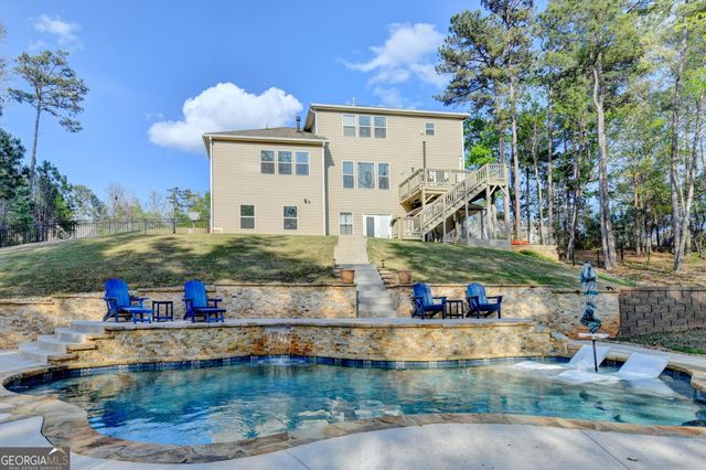 530 Thomas Drive, Loganville, GA 30052