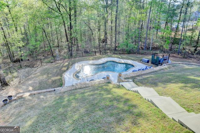 530 Thomas Drive, Loganville, GA 30052
