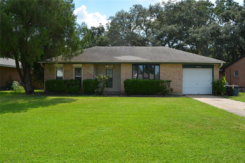 514 Bellmar Lane, Friendswood, TX 77546