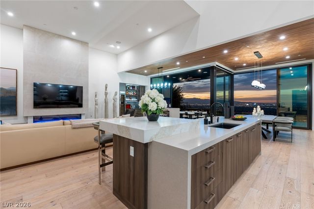 651 Overlook Rim Drive, Henderson, NV 89012