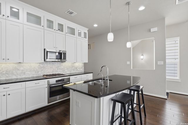 3831 Harry Wurzbach Rd 4, San Antonio, TX 78209