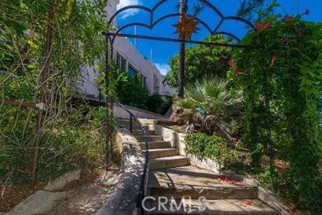 2275 Vasanta Way, Los Angeles, CA 90068