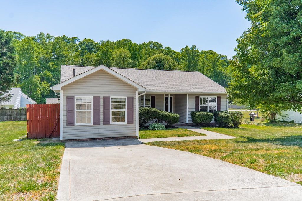 134 Chere Helen Drive, Mooresville, NC 28115