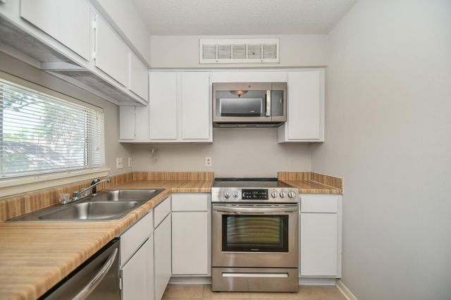 10855 Meadowglen Lane 629, Houston, TX 77042