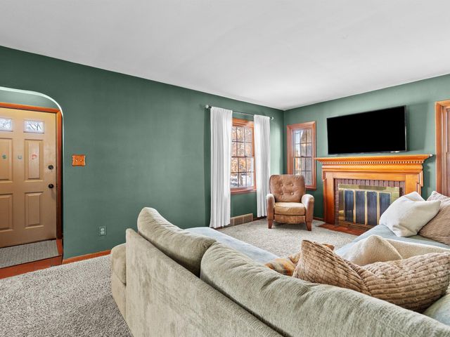 411 N Lafayette Street, Griffith, IN 46319