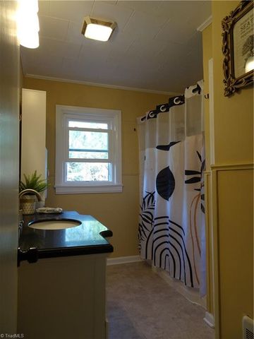 345 E Starmount Avenue, Liberty, NC 27298