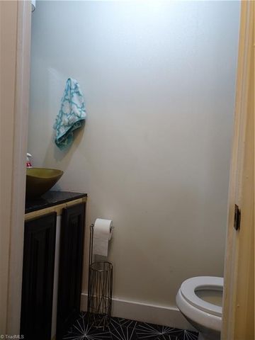 345 E Starmount Avenue, Liberty, NC 27298