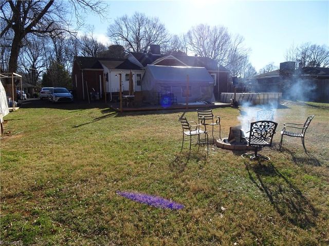 345 E Starmount Avenue, Liberty, NC 27298