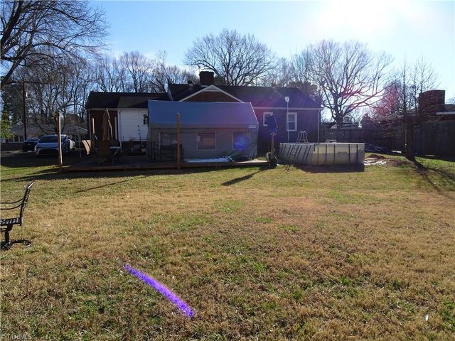 345 E Starmount Avenue, Liberty, NC 27298