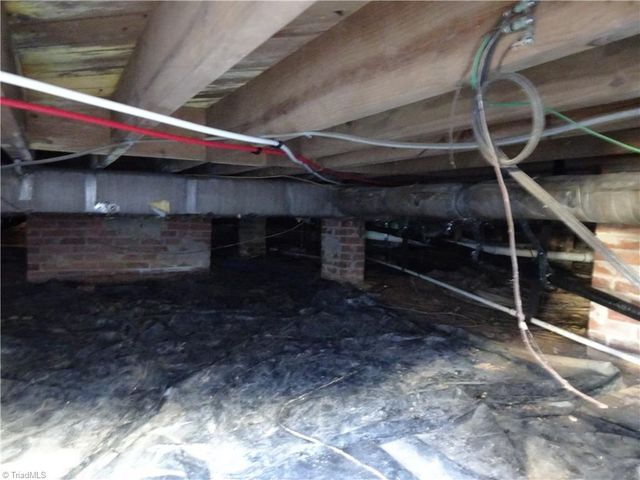 345 E Starmount Avenue, Liberty, NC 27298