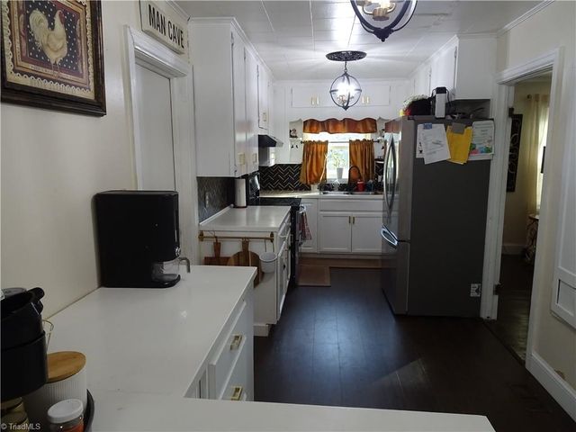 345 E Starmount Avenue, Liberty, NC 27298