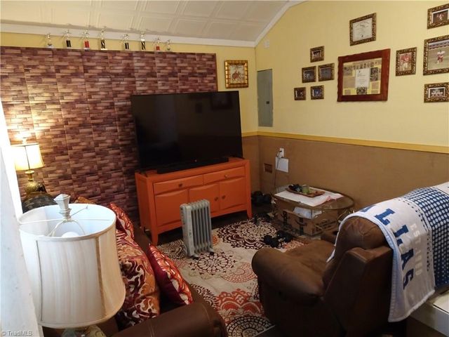 345 E Starmount Avenue, Liberty, NC 27298