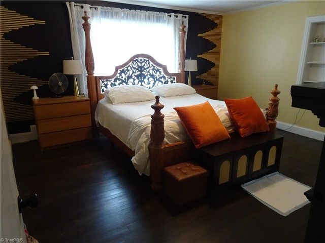 345 E Starmount Avenue, Liberty, NC 27298