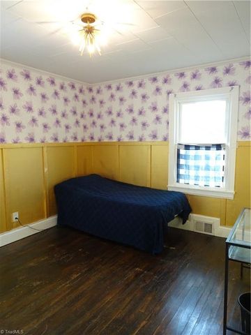 345 E Starmount Avenue, Liberty, NC 27298