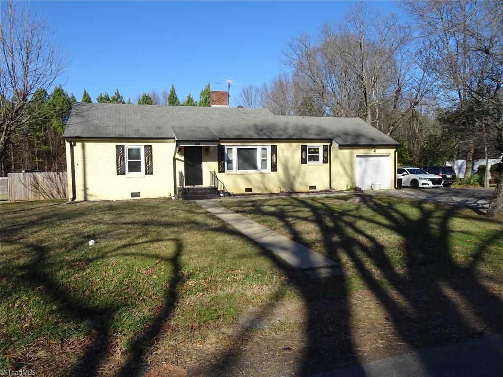 345 E Starmount Avenue, Liberty, NC 27298