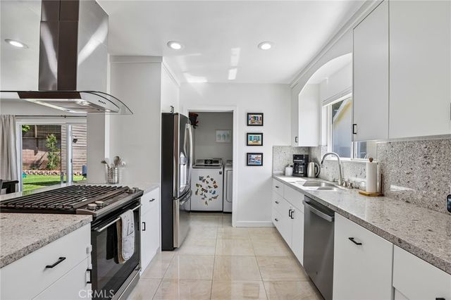 16729 Archwood, Lake Balboa, CA 91406
