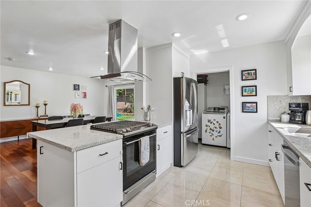 16729 Archwood, Lake Balboa, CA 91406