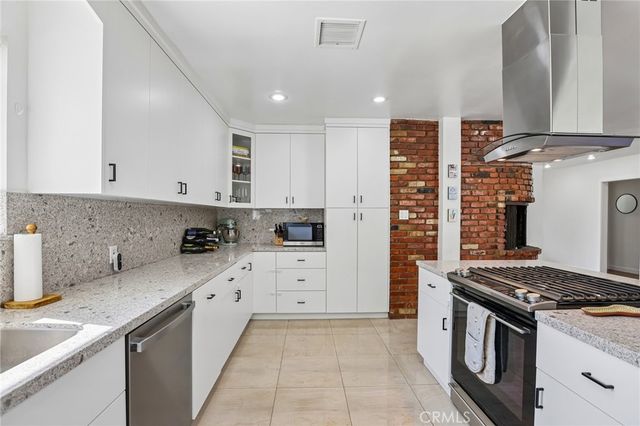 16729 Archwood, Lake Balboa, CA 91406