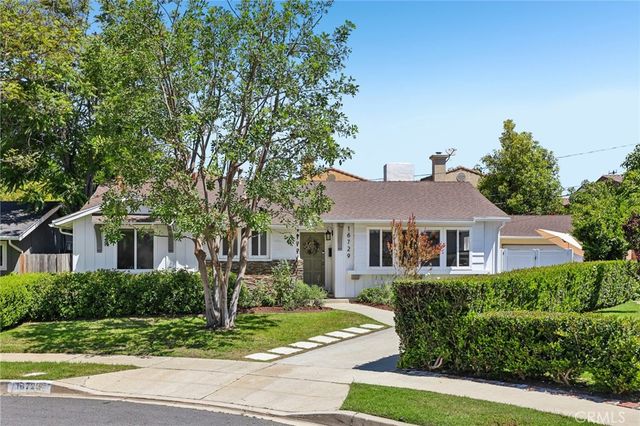 16729 Archwood, Lake Balboa, CA 91406