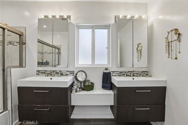 16729 Archwood, Lake Balboa, CA 91406