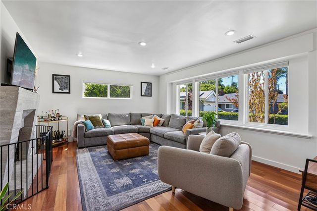 16729 Archwood, Lake Balboa, CA 91406
