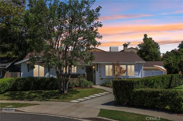 16729 Archwood, Lake Balboa, CA 91406