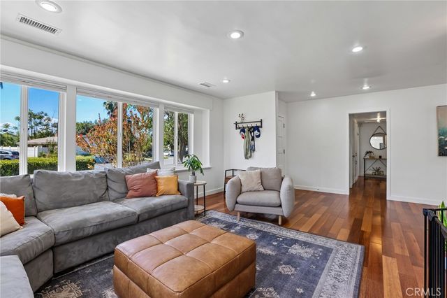 16729 Archwood, Lake Balboa, CA 91406