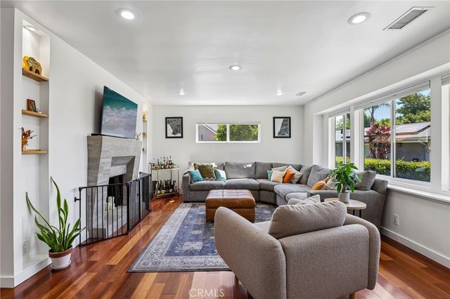 16729 Archwood, Lake Balboa, CA 91406