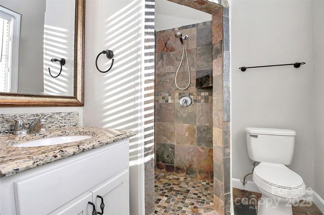 13932 Queens Harbor Road, Charlotte, NC 28278