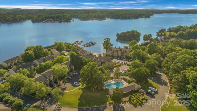 13932 Queens Harbor Road, Charlotte, NC 28278