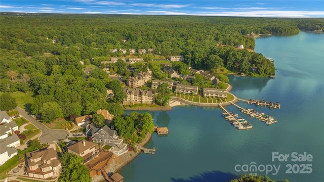 13932 Queens Harbor Road, Charlotte, NC 28278