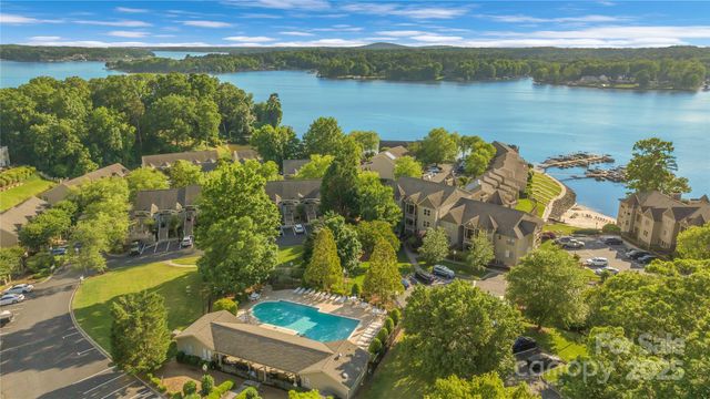 13932 Queens Harbor Road, Charlotte, NC 28278