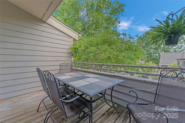 13932 Queens Harbor Road, Charlotte, NC 28278