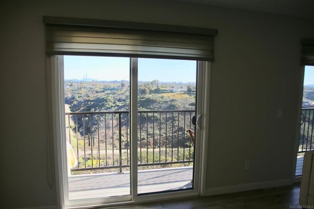 3079 Cowley Way 38, San Diego, CA 92117