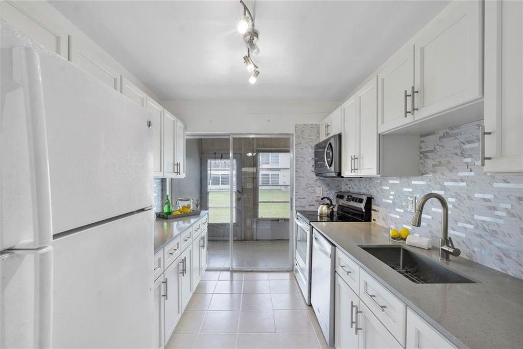 7500 NW 5th Court 104, Margate, FL 33063